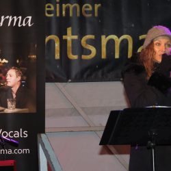 Carina Henkel von Fine Carma singt Weihnachtslieder
